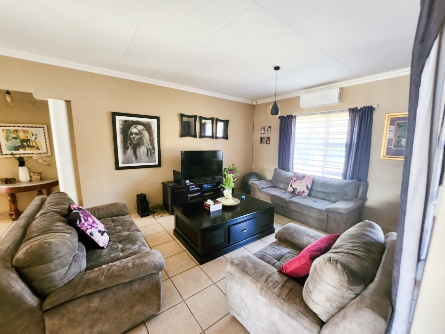 3 Bedroom Property for Sale in La Hoff North West